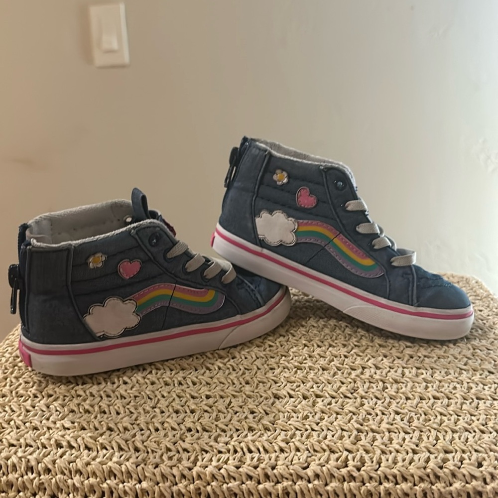 Girls size 9 Vans in excellent condition.